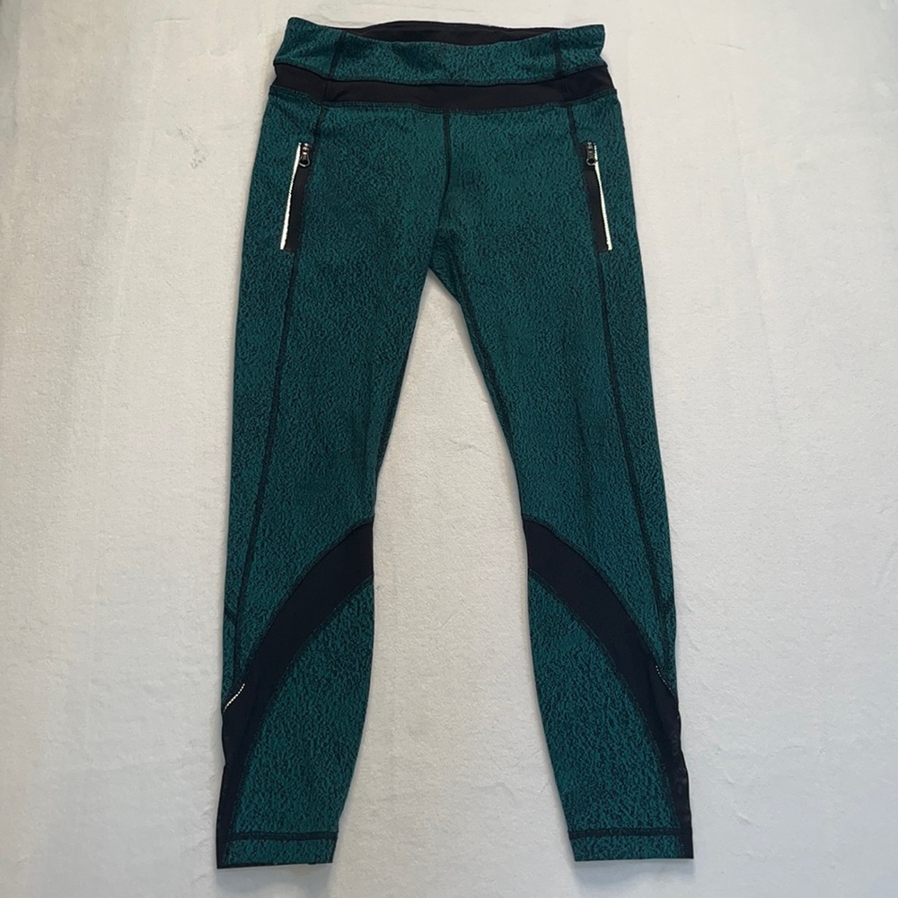 Lululemon 7/8 green and mesh leggings size 6